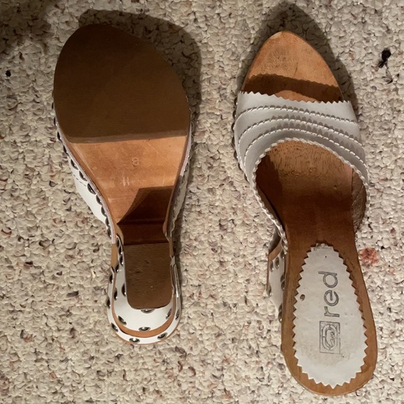 RED - Picture 4 of 5